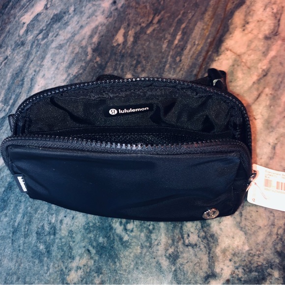 Lululemon Everywhere Belt Bag in Black - Picture 4 of 8